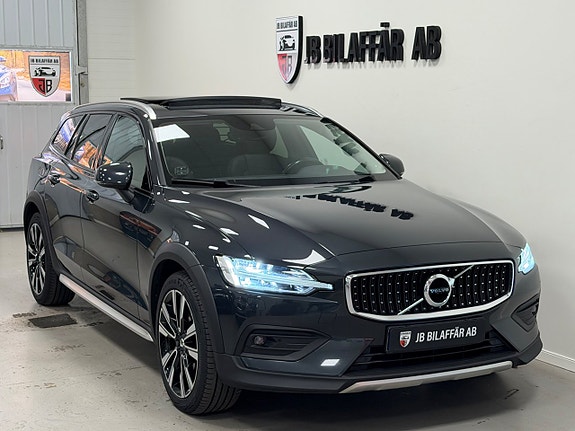 Volvo V60 Cross Country 3 of 5