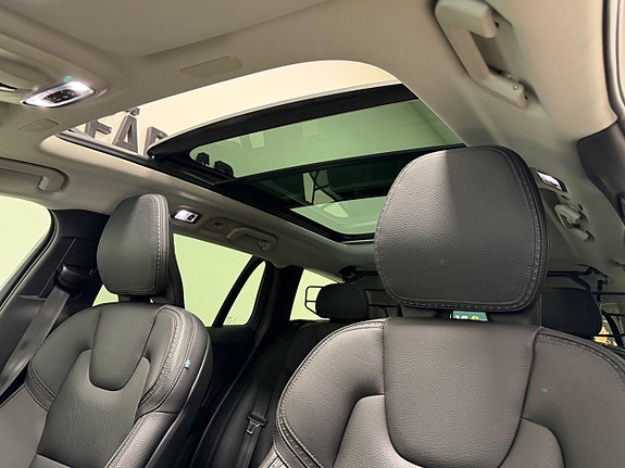 Volvo V60 Cross Country 10 of 27