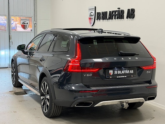 Volvo V60 Cross Country 5 of 5