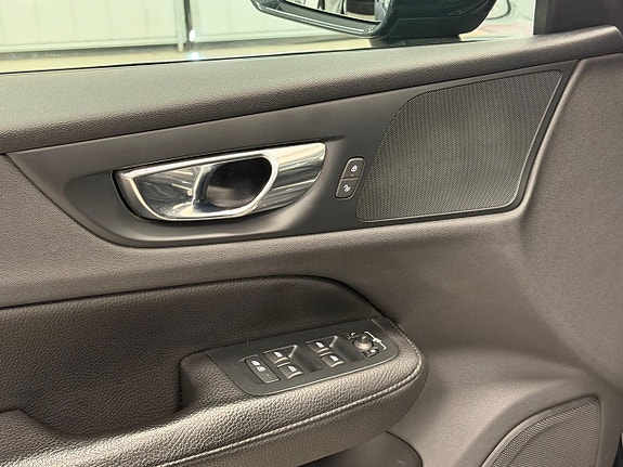 Volvo V60 Cross Country 11 of 27