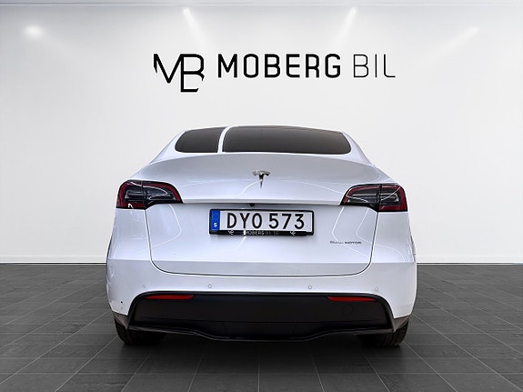 Tesla Model Y 6 of 18