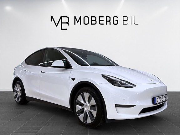 Tesla Model Y 7 of 18