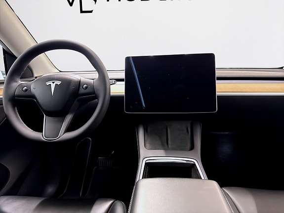Tesla Model Y 11 of 18