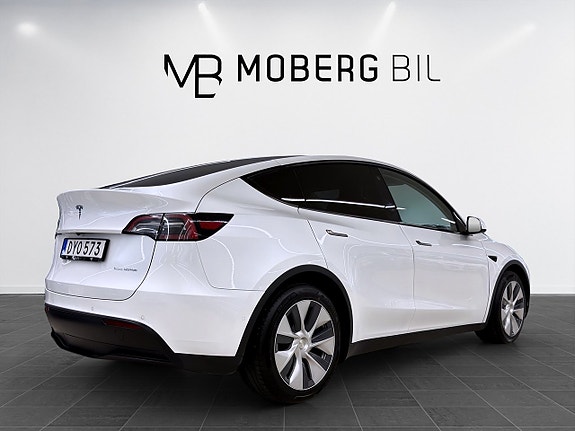 Tesla Model Y 5 of 18