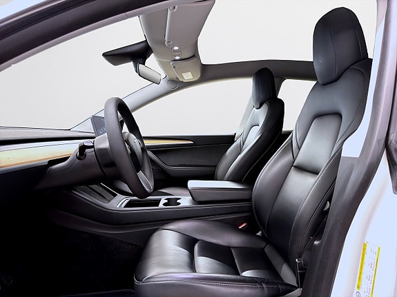 Tesla Model Y 8 of 18