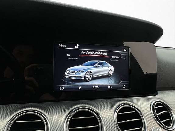 Mercedes-Benz E220 28 of 30