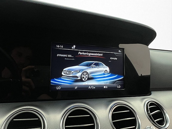Mercedes-Benz E220 30 of 30