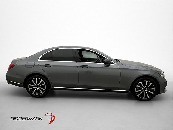 Mercedes-Benz E220 9 of 30