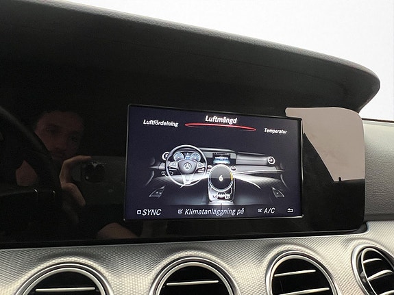 Mercedes-Benz E220 26 of 30