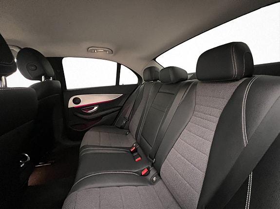 Mercedes-Benz E220 17 of 30