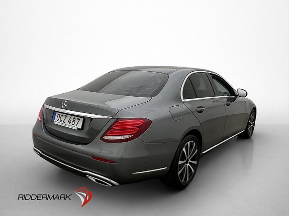 Mercedes-Benz E220 8 of 30