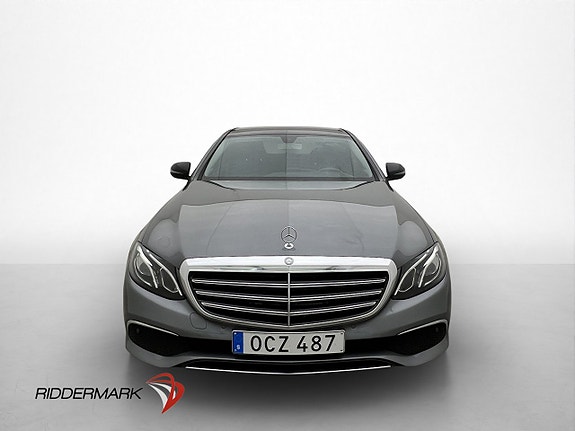 Mercedes-Benz E220 2 of 30
