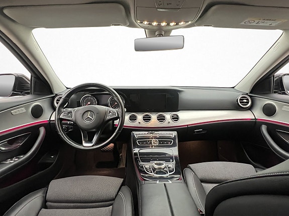 Mercedes-Benz E220 13 of 30