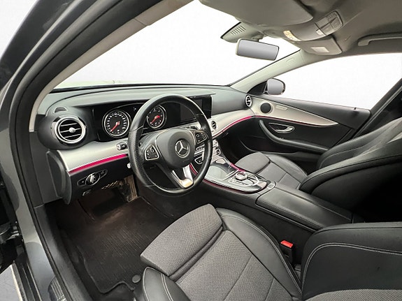Mercedes-Benz E220 11 of 30