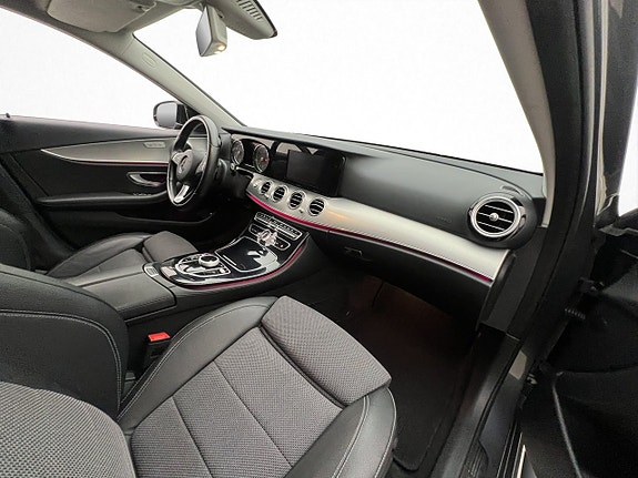 Mercedes-Benz E220 15 of 30