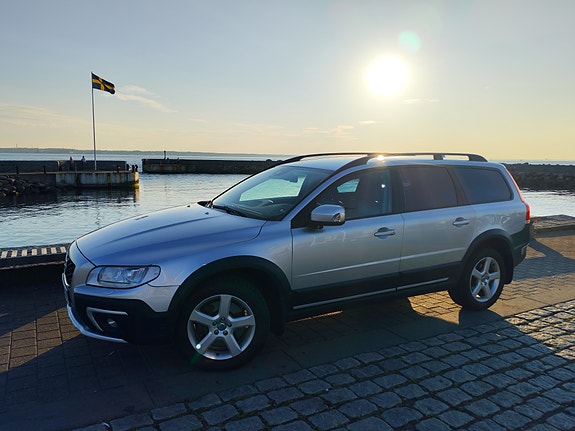 Volvo XC70 2 of 5