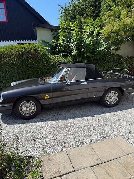 Alfa Romeo Spider 2 of 7