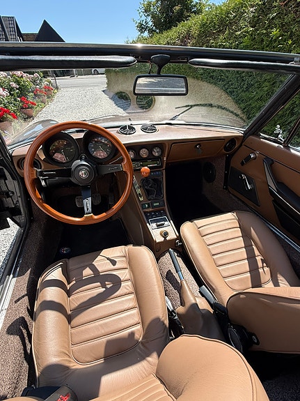 Alfa Romeo Spider 3 of 7