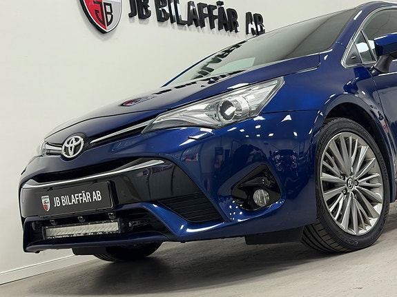 Toyota Avensis 2 of 25