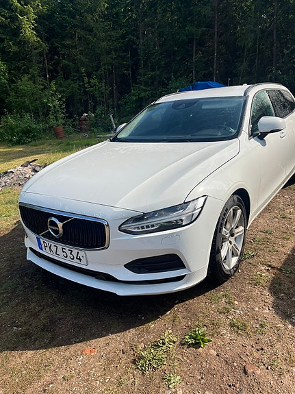 Volvo V90 2 of 5