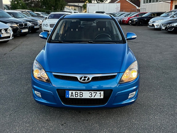 Hyundai i30 2 of 5