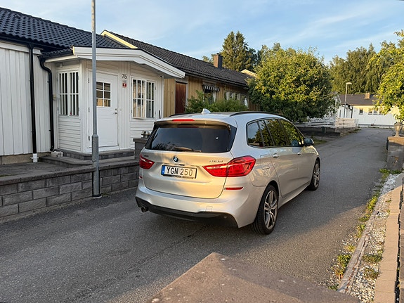 BMW 218d 2 of 11