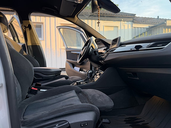BMW 218d 8 of 11
