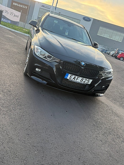 BMW 330d 4 of 5
