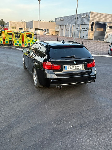 BMW 330d 3 of 5