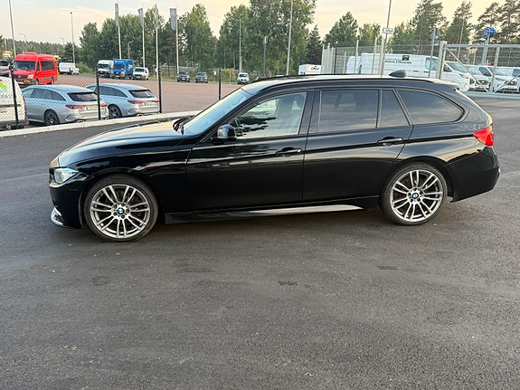 BMW 330d 2 of 5
