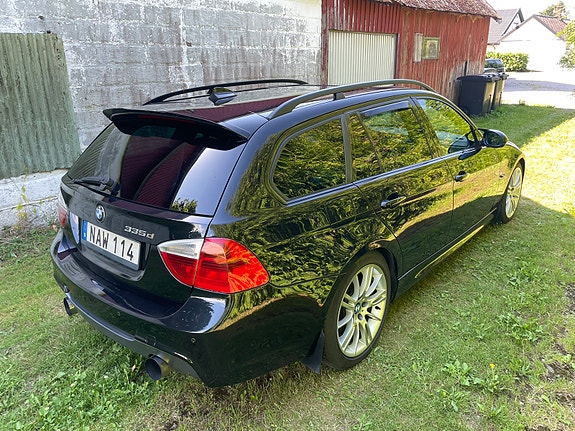 BMW 335d 4 of 5
