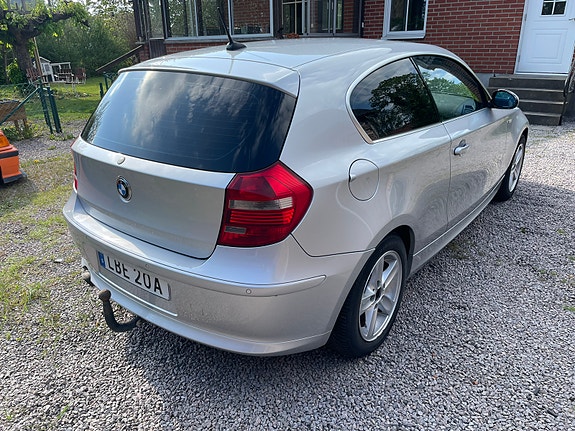 BMW 120i 4 of 5