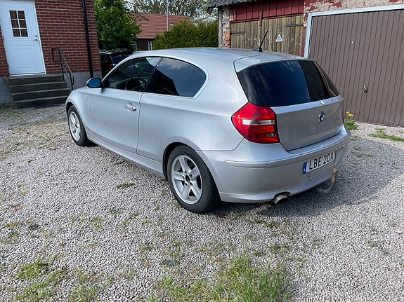 BMW 120i 3 of 5