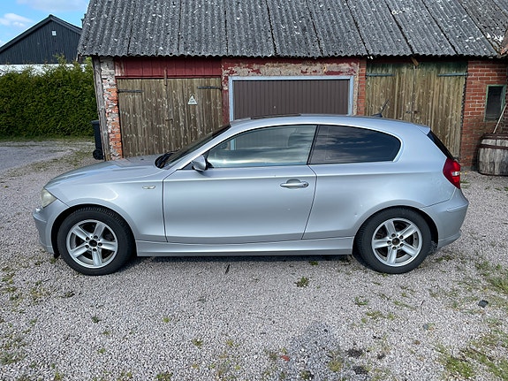 BMW 120i 2 of 5
