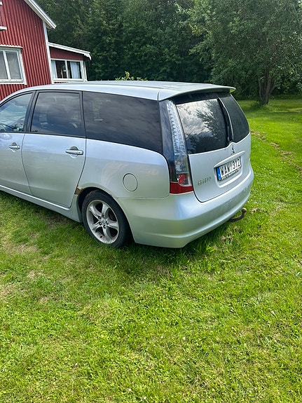 Mitsubishi Grandis 3 of 5