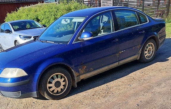 Volkswagen Passat 2 of 6