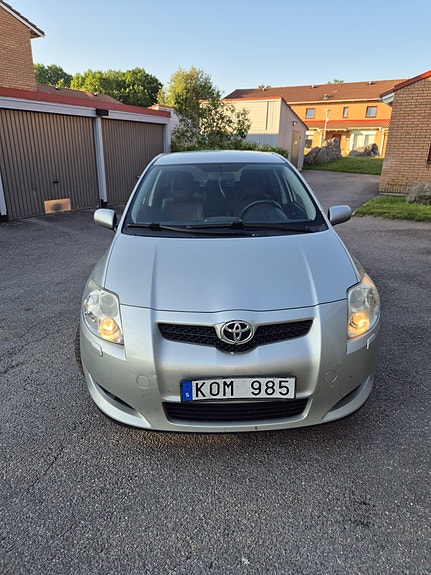 Toyota Auris 3 of 5