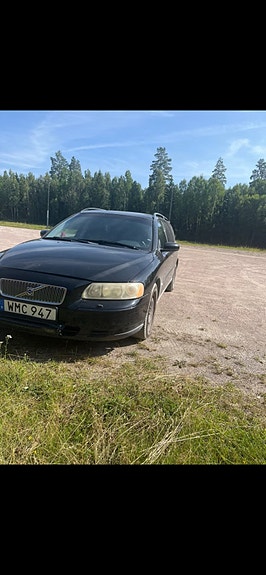 Volvo V70 2 of 5