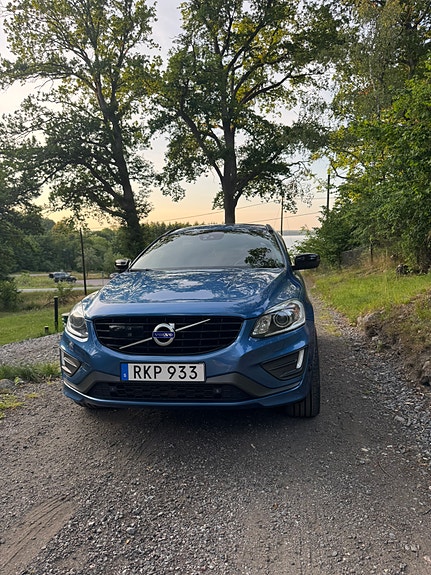 Volvo XC60 2 of 5