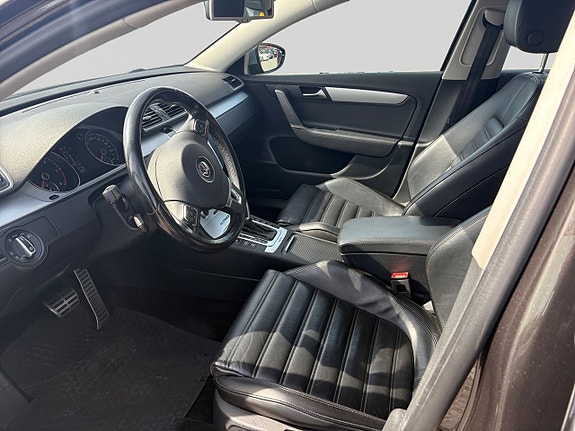 Volkswagen Passat Alltrack 7 of 11