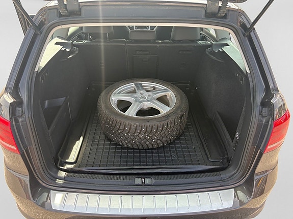 Volkswagen Passat Alltrack 10 of 11