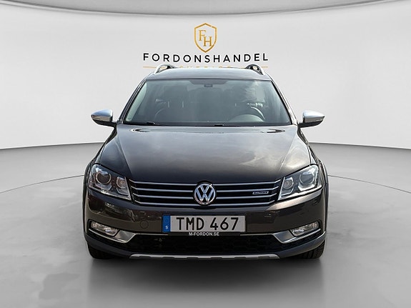 Volkswagen Passat Alltrack 2 of 11