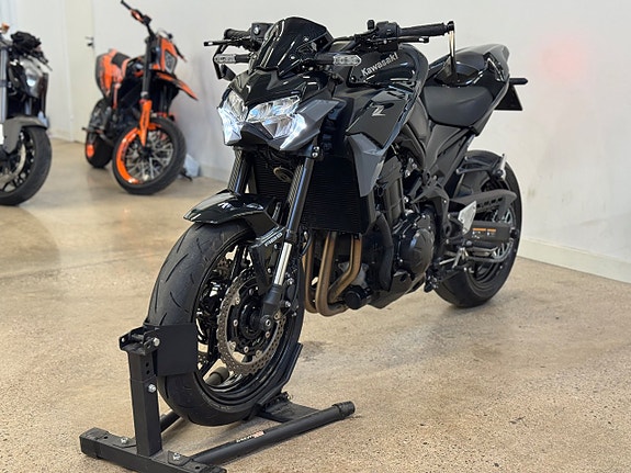 Kawasaki Z900 | Akrapovic Helsystem | R&G | ABS | 125hk 5 of 5