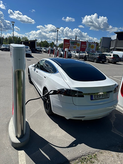 Tesla Model S 5 of 5