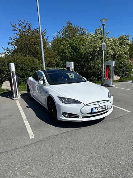 Tesla Model S 3 of 5