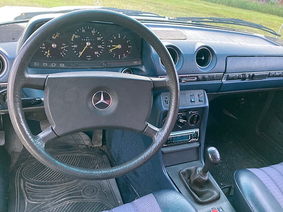 Mercedes-Benz 240 6 of 6