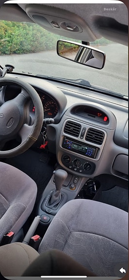 Renault Clio 6 of 10