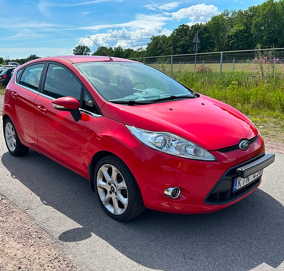 Ford Fiesta 2 of 5