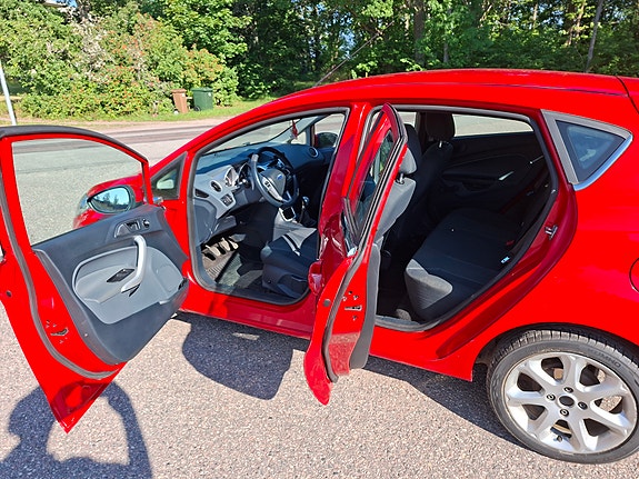 Ford Fiesta 3 of 5