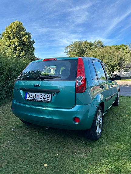 Ford Fiesta 4 of 5
